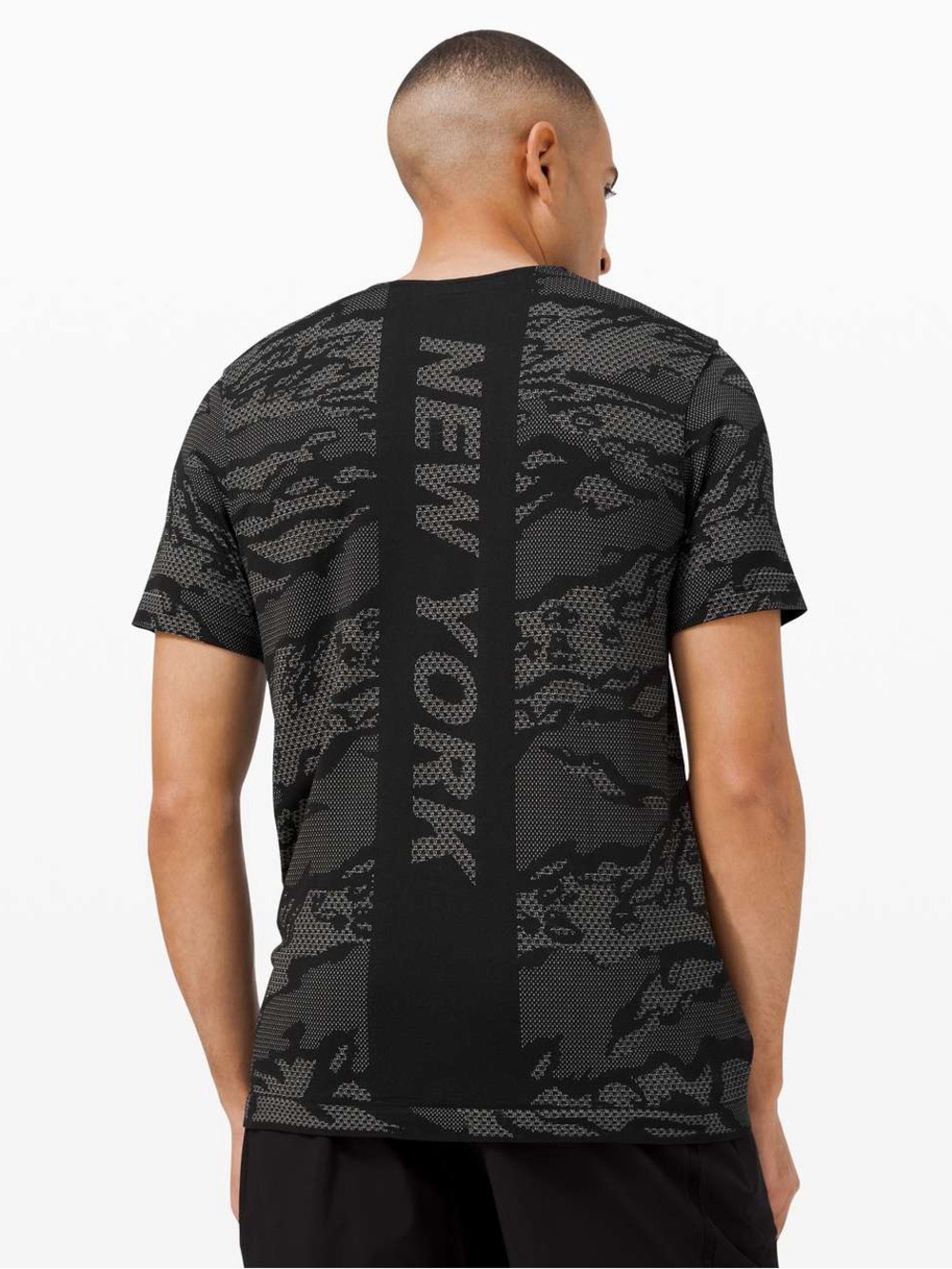 Lululemon Metal Vent Breathe Short Sleeve New York
City Camo / Silver Drop